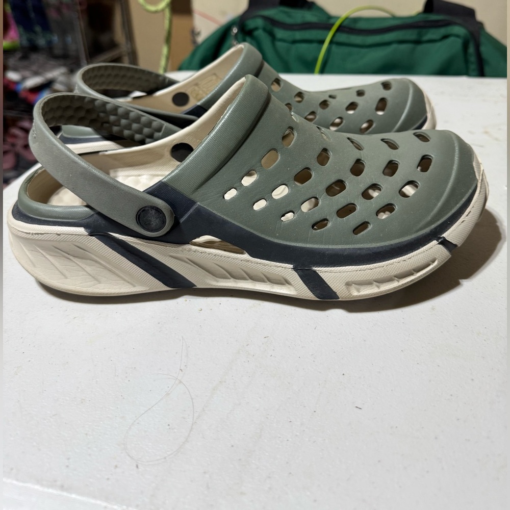 Men’s Joybees slip on